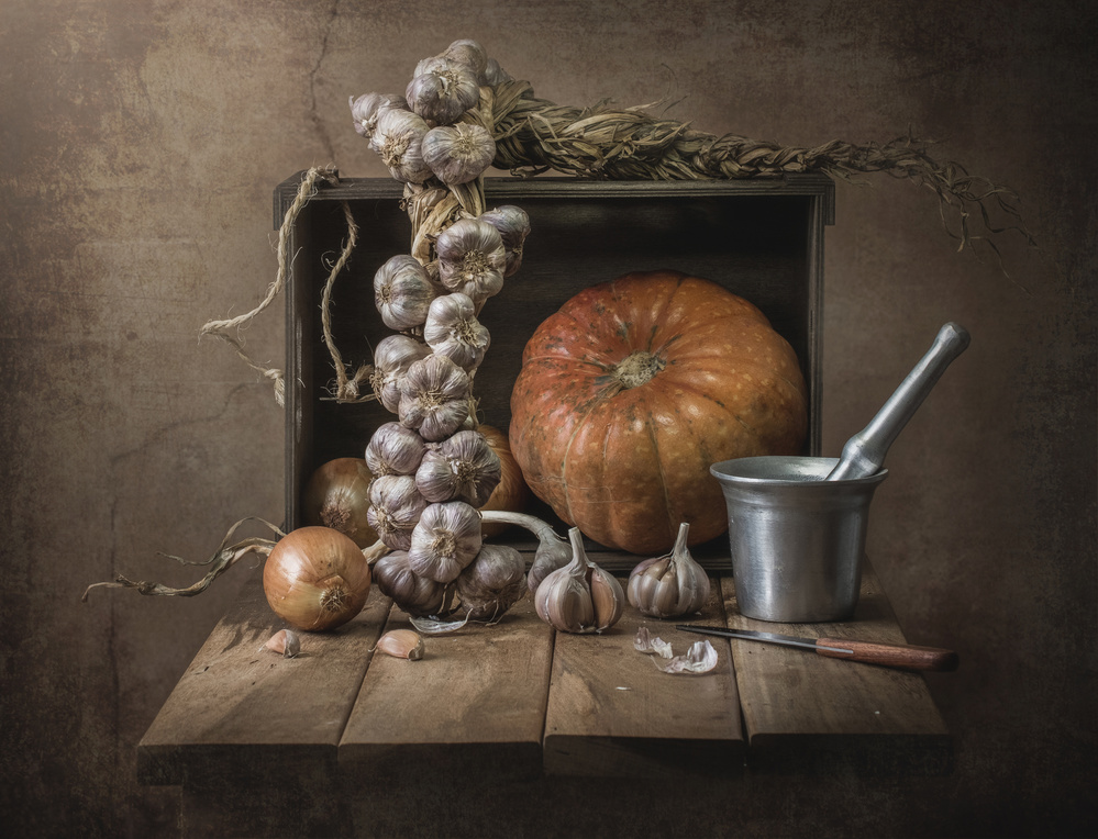 Garlic on the table von Margareth Perfoncio