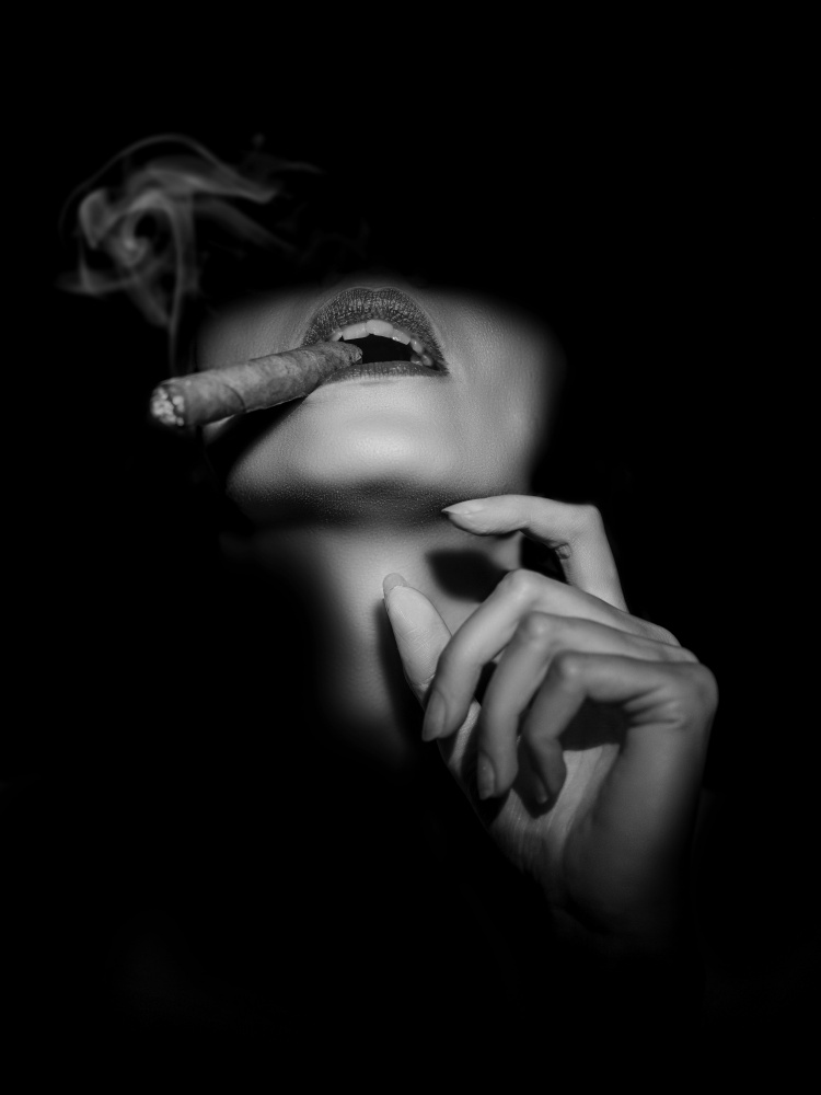 Woman with a cigar von Martin Lee