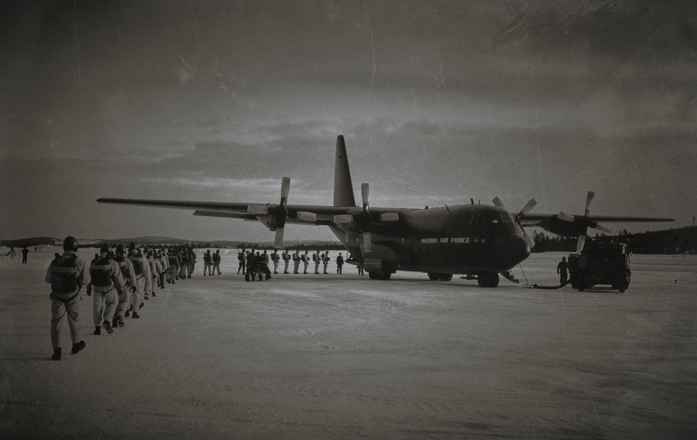 Airborne#1 The Loading von Martin Van Hoecke