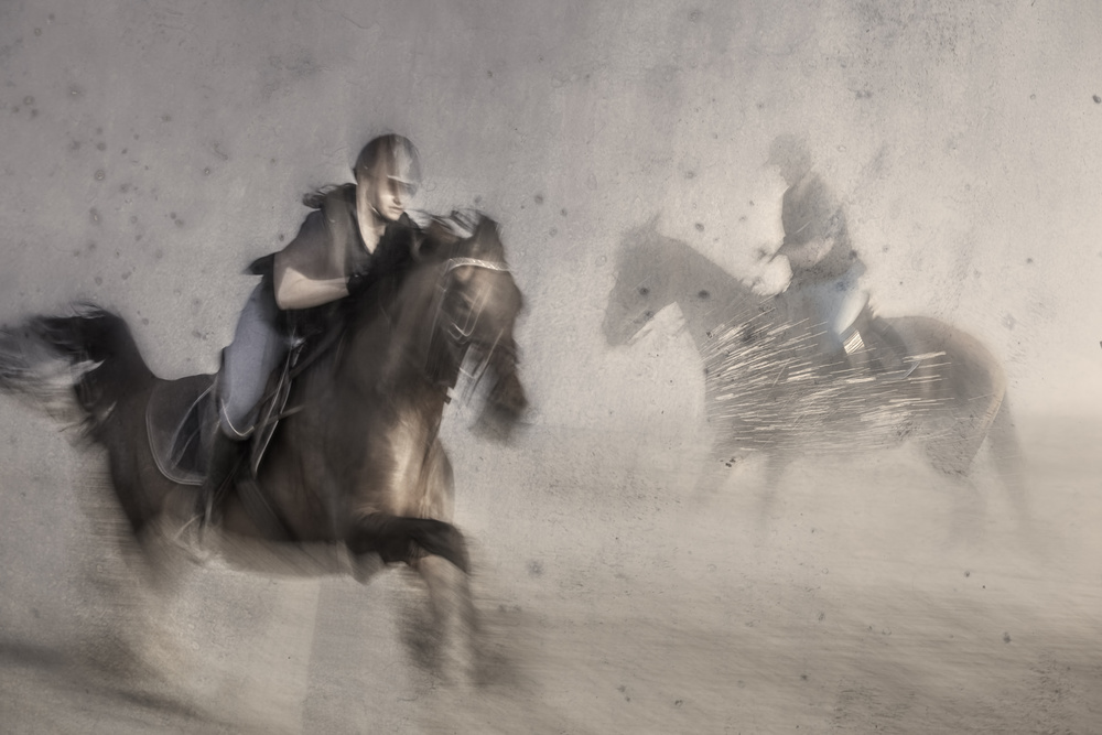 Gallop along the beach von Martine Benezech