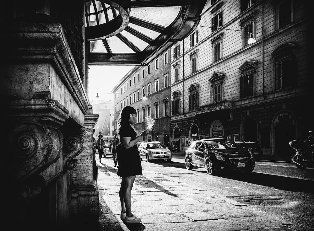 Lost in her thoughts von Massimiliano Mancini