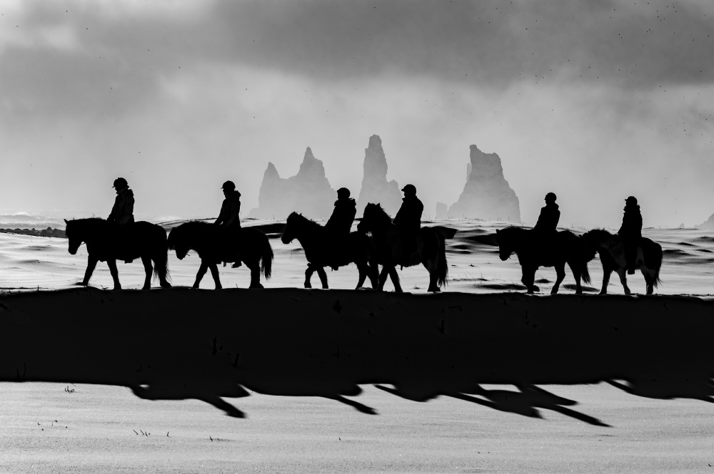 Lights and shadows in magical Iceland von Massimo Tamajo