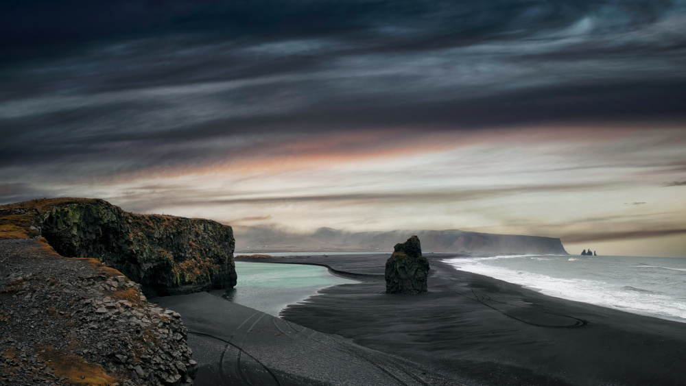 Reynisfjara beach near Vik - Iceland von Mathilde Guillemot