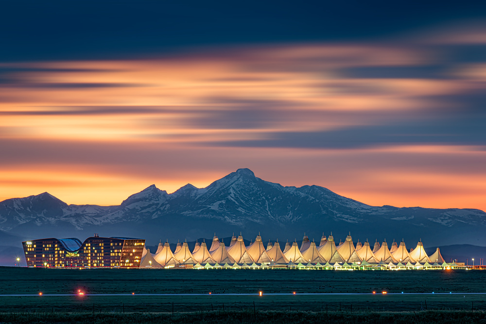 Denver International Airport in dusk with Longs Peak as background von Mei Xu