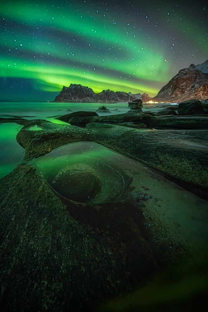 Dragons Eye on Uttakleiv Beach at Green Night von Mei Xu