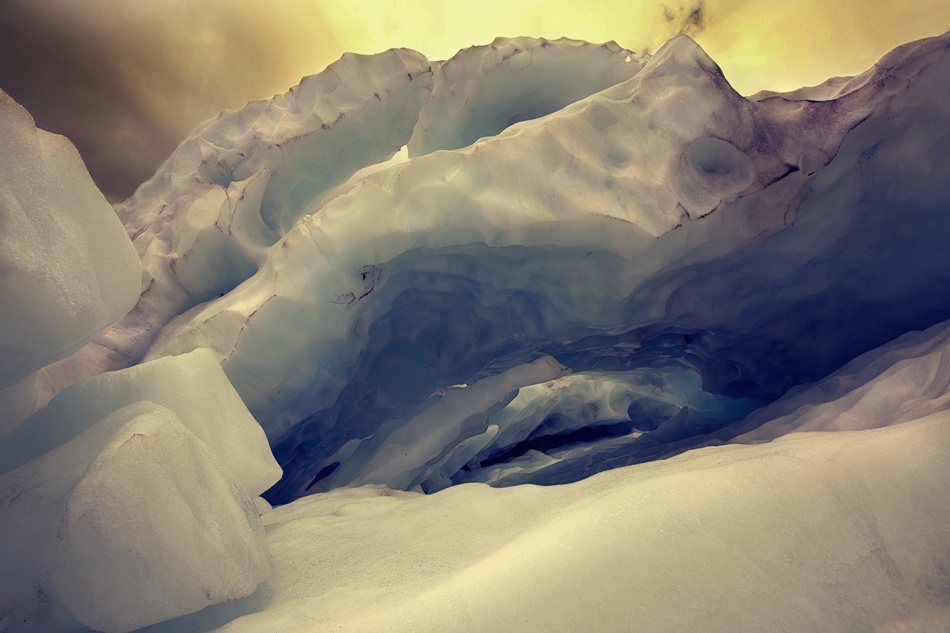 The Ice Cave von Mel Brackstone