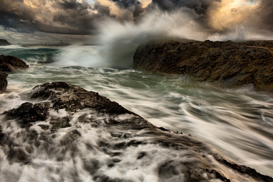 Storm surge von Mel Brackstone