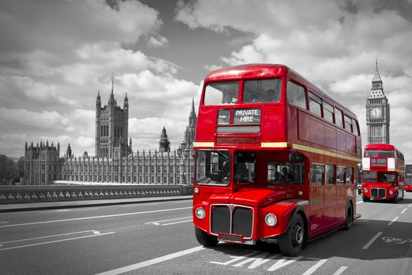 Rote Busse in London  von Melanie Viola