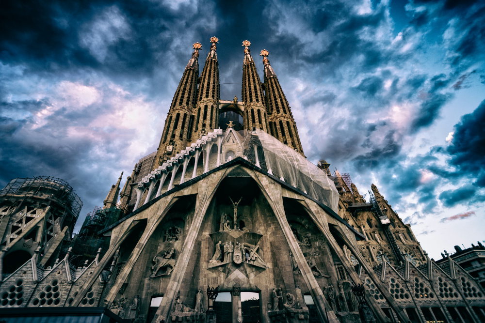 La Sagra De Familia... von Merthan Kortan