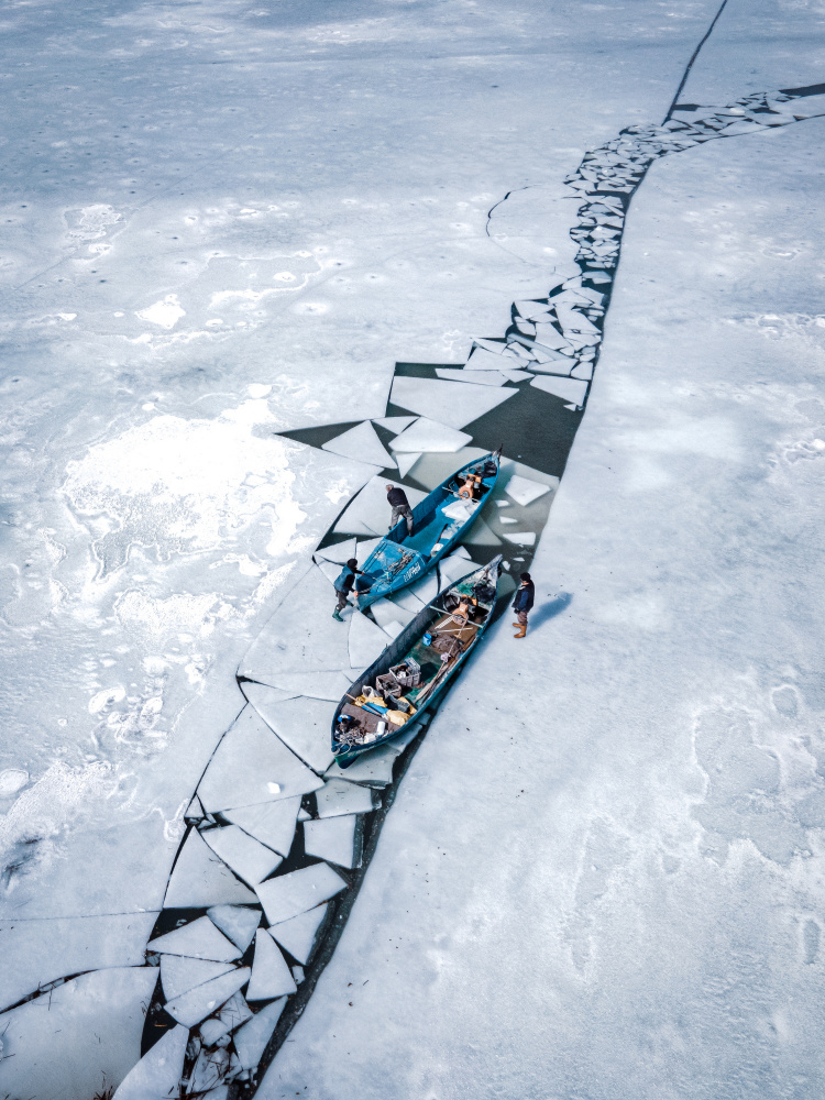 Fishermen On Ice von Metin CELEP