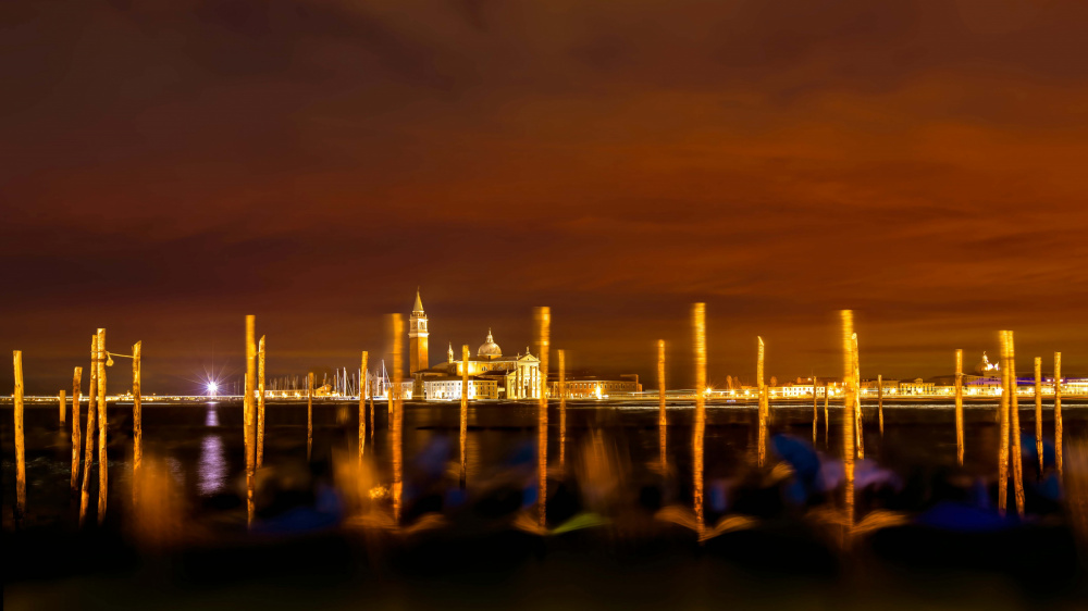 Gondolas Away, Venice von Miary Andria