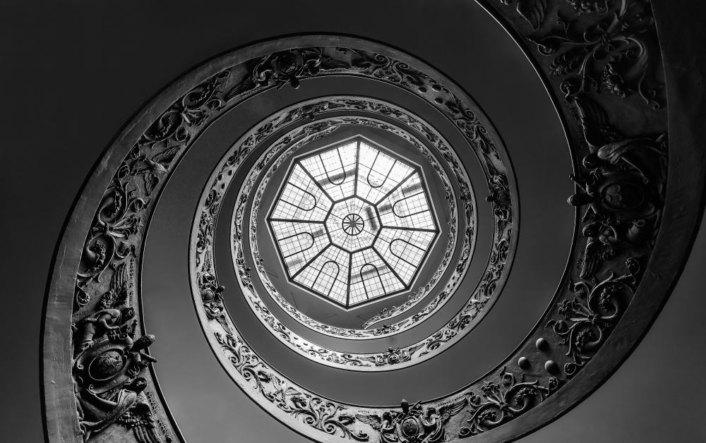 Looking up the winding stairs von Michael Echteld