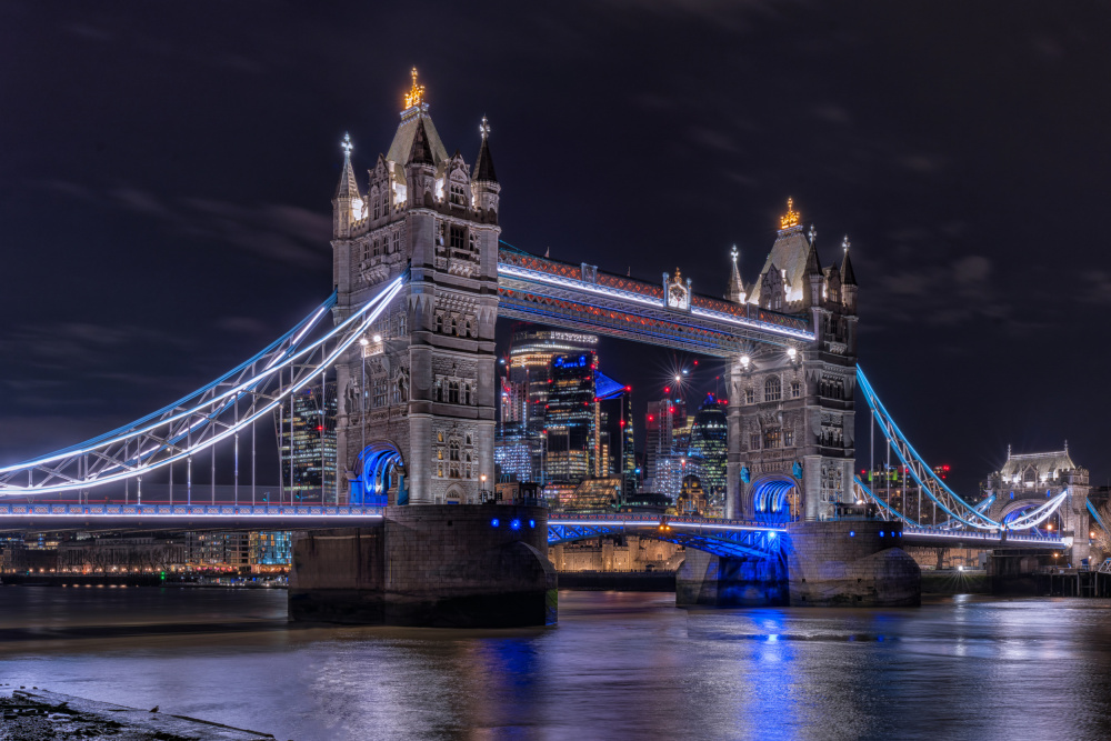 Tower Bridge in London von Michael Kalika