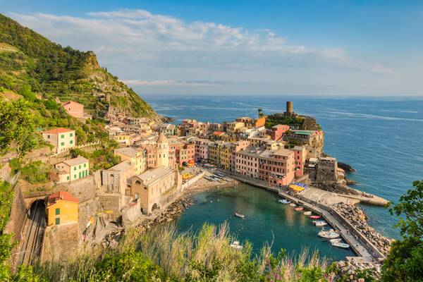 Abendsonne in Vernazza, Cinque Terre, Italien von Michael Valjak