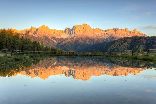 Alpenglühen am Rosengarten in Südtirol von Michael Valjak