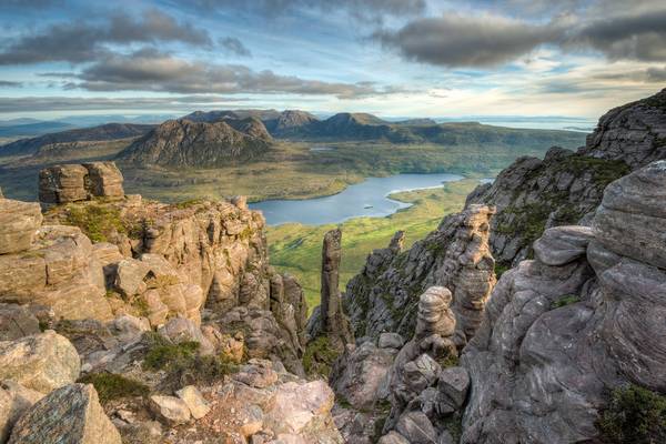 Auf dem Stac Pollaidh in Schottland von Michael Valjak