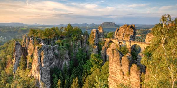 Basteibrücke an einem Sommermorgen Panorama von Michael Valjak