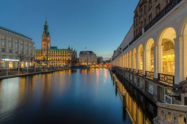 Blick vom Jungfernstieg in Hamburg von Michael Valjak