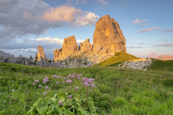 Cinque Torri in den Dolomiten in der Abendsonne von Michael Valjak