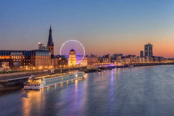 Düsseldorf Blick zur Altstadt von Michael Valjak