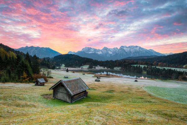 Frostiger Herbstmorgen am Geroldsee in Bayern von Michael Valjak