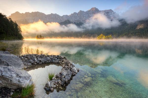 Herbstmorgen am Eibsee in Bayern von Michael Valjak