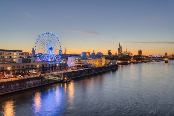 Kölner Skyline mit Riesenrad von Michael Valjak