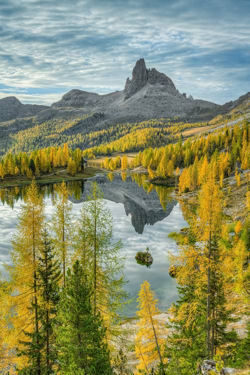 Lago Federa in den Dolomiten von Michael Valjak