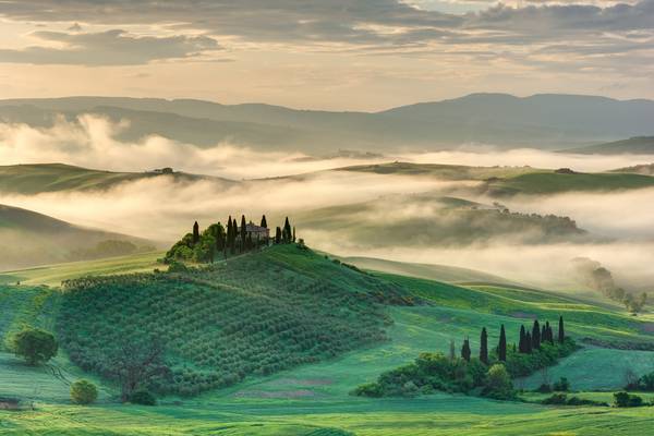 Morgennebel im Val d\\\'Orcia in der Toskana von Michael Valjak