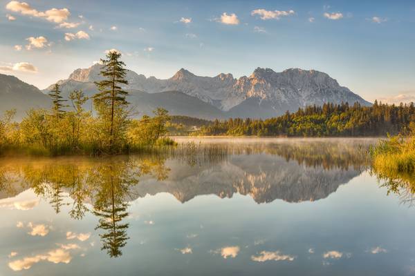 Morgens am Barmsee in Bayern von Michael Valjak