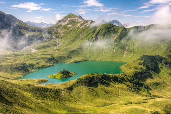 Morgens am Schrecksee im Allgäu von Michael Valjak