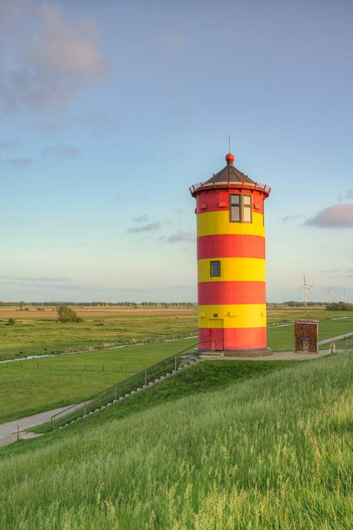 Pilsumer Leuchtturm in Ostfriesland von Michael Valjak