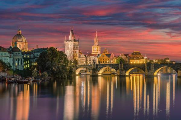 Prag bei Nacht von Michael Valjak