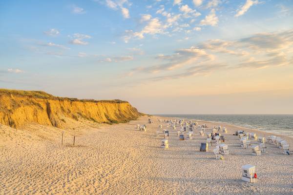 Rotes Kliff auf Sylt in der Abendsonne von Michael Valjak