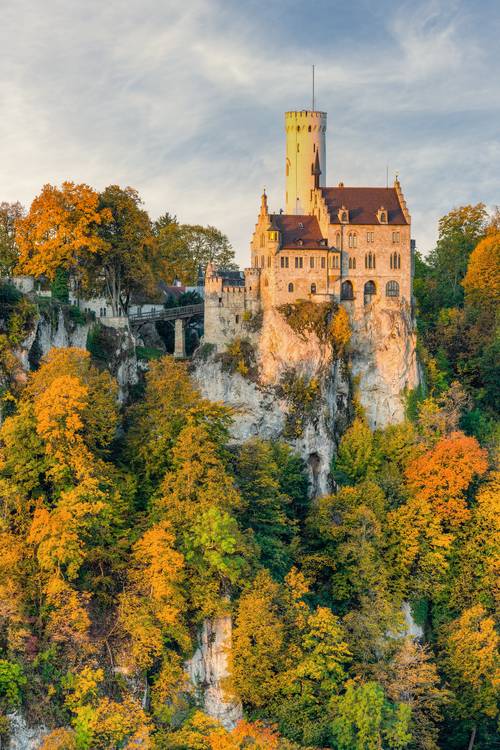 Schloss Lichtenstein im Herbst von Michael Valjak