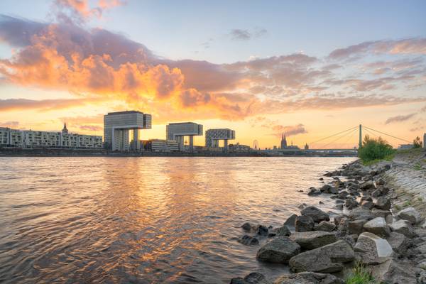 Sommerabend in Köln von Michael Valjak