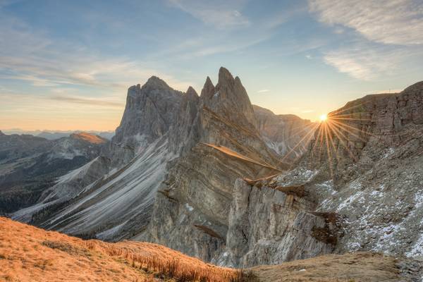 Sonnenaufgang auf der Seceda in Südtirol von Michael Valjak