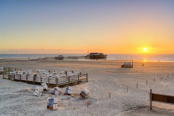 Sonnenuntergang in Sankt Peter-Ording von Michael Valjak