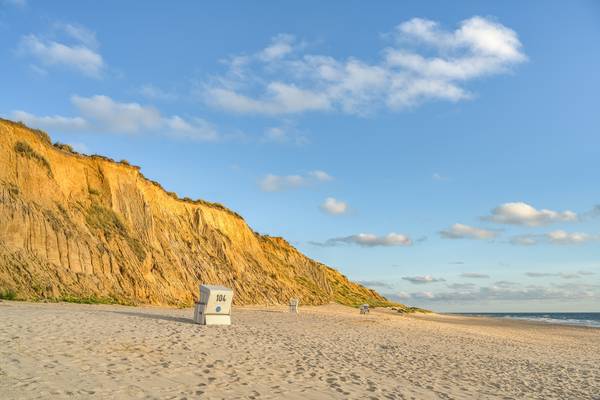 Strandkörbe am Roten Kliff auf Sylt von Michael Valjak