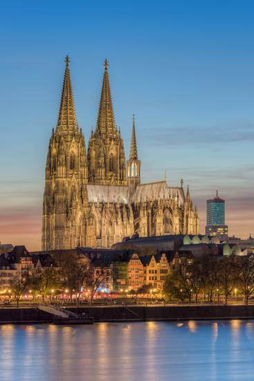 Der Kölner Dom am Abend