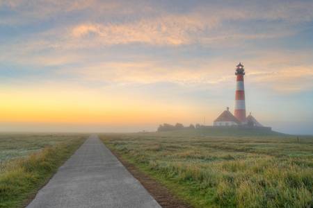 Leuchtturm Westerheversand im Morgennebel