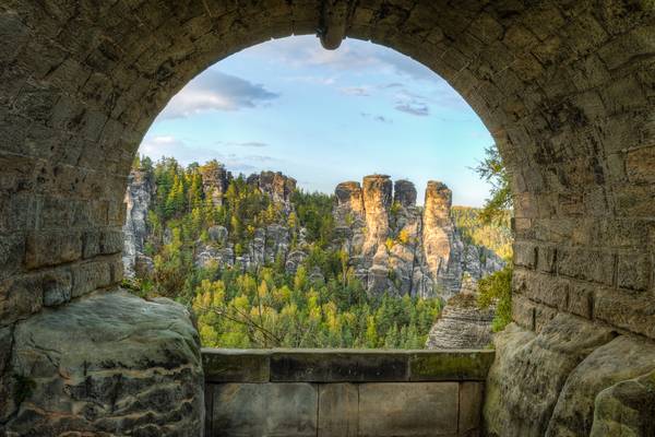 Unter der Basteibrücke in der Sächsischen Schweiz von Michael Valjak