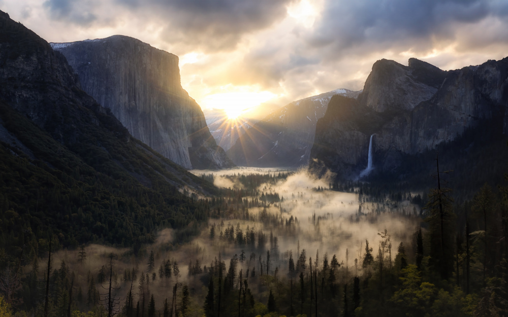 The First Light of Yosemite von Michael Zheng