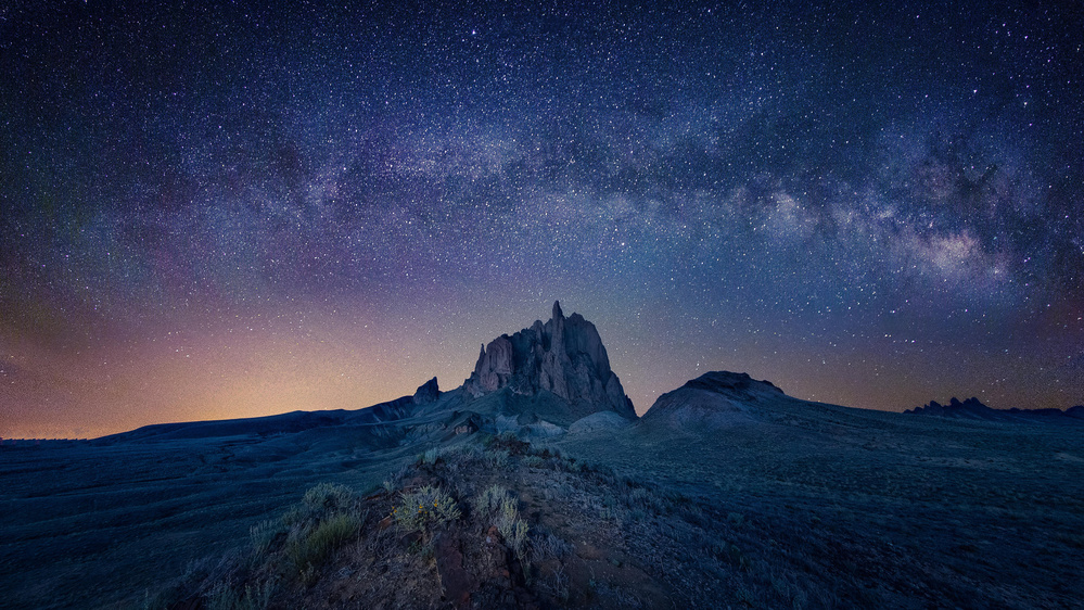 Ship Rock Under The Night Sky von Michael Zheng