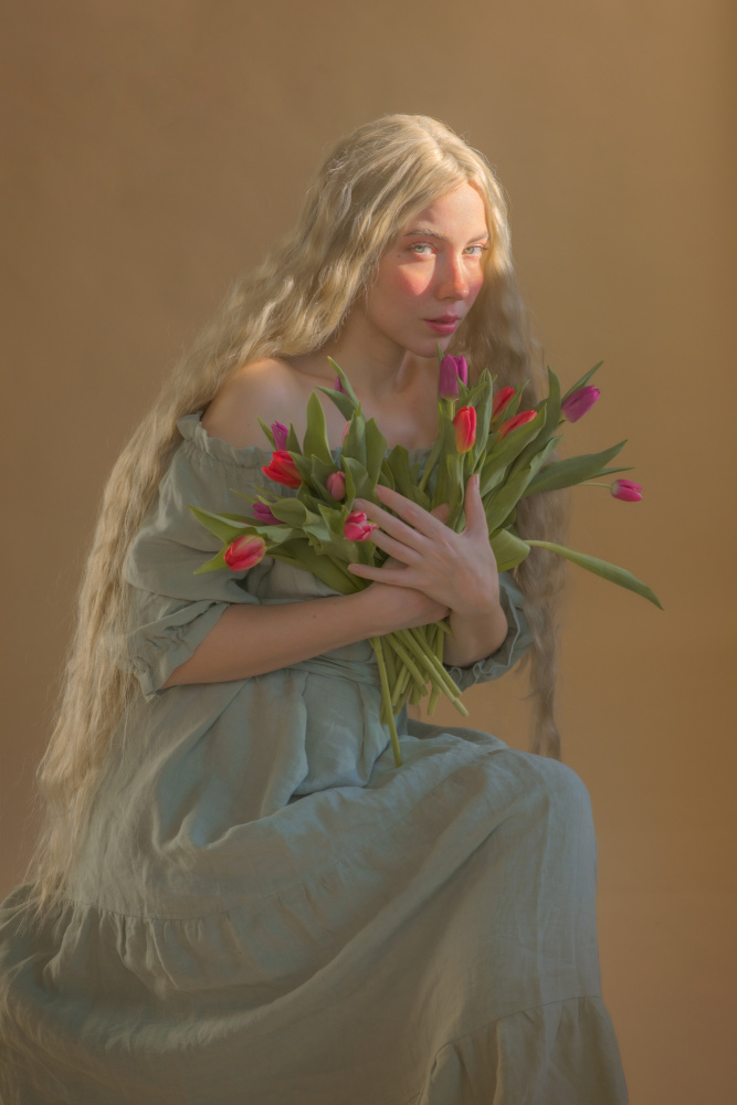 Lady with flowers von Michaela Durisova