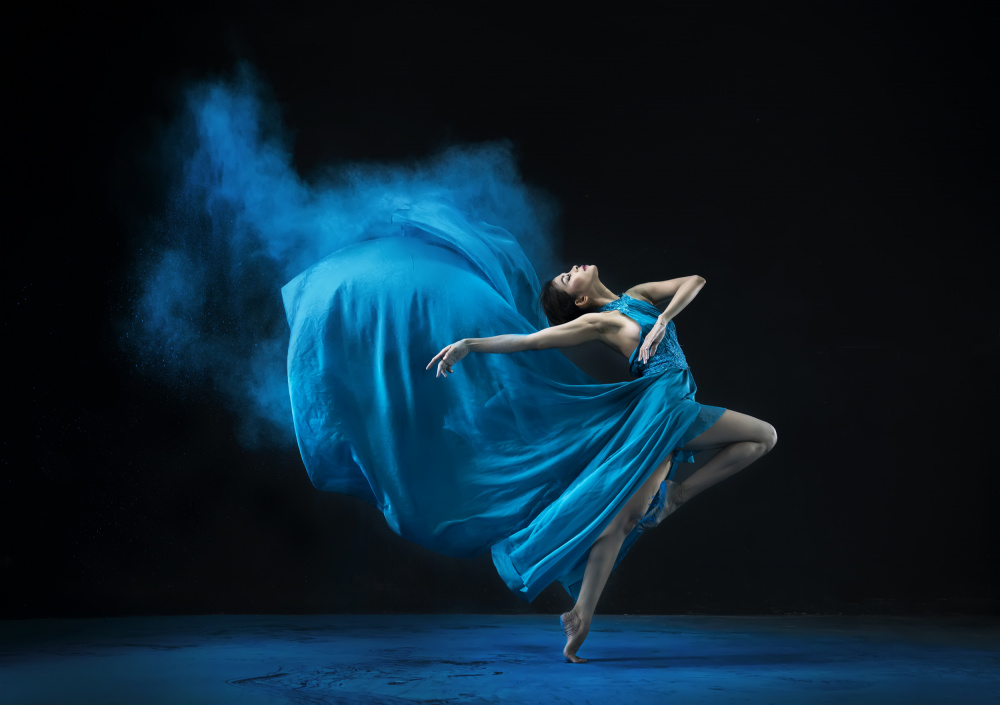 Dancing Blue von Mieke Suharini