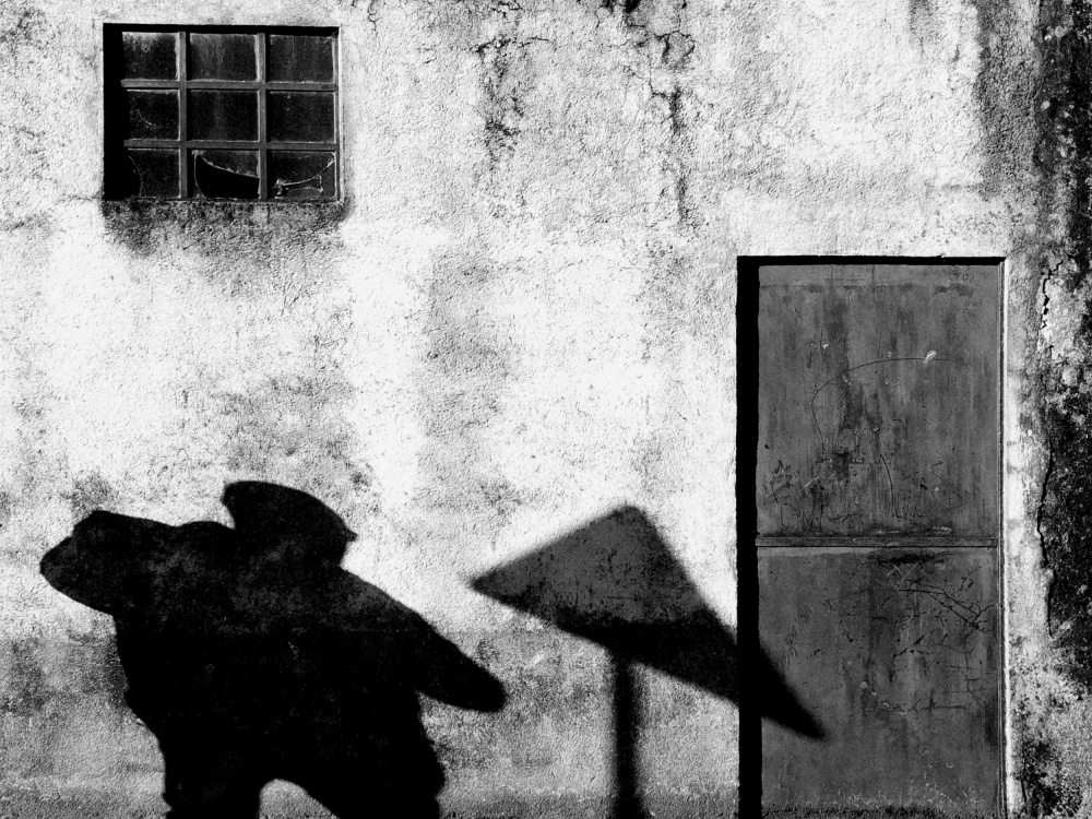 The obliquity of shadows. von Miguel Silva