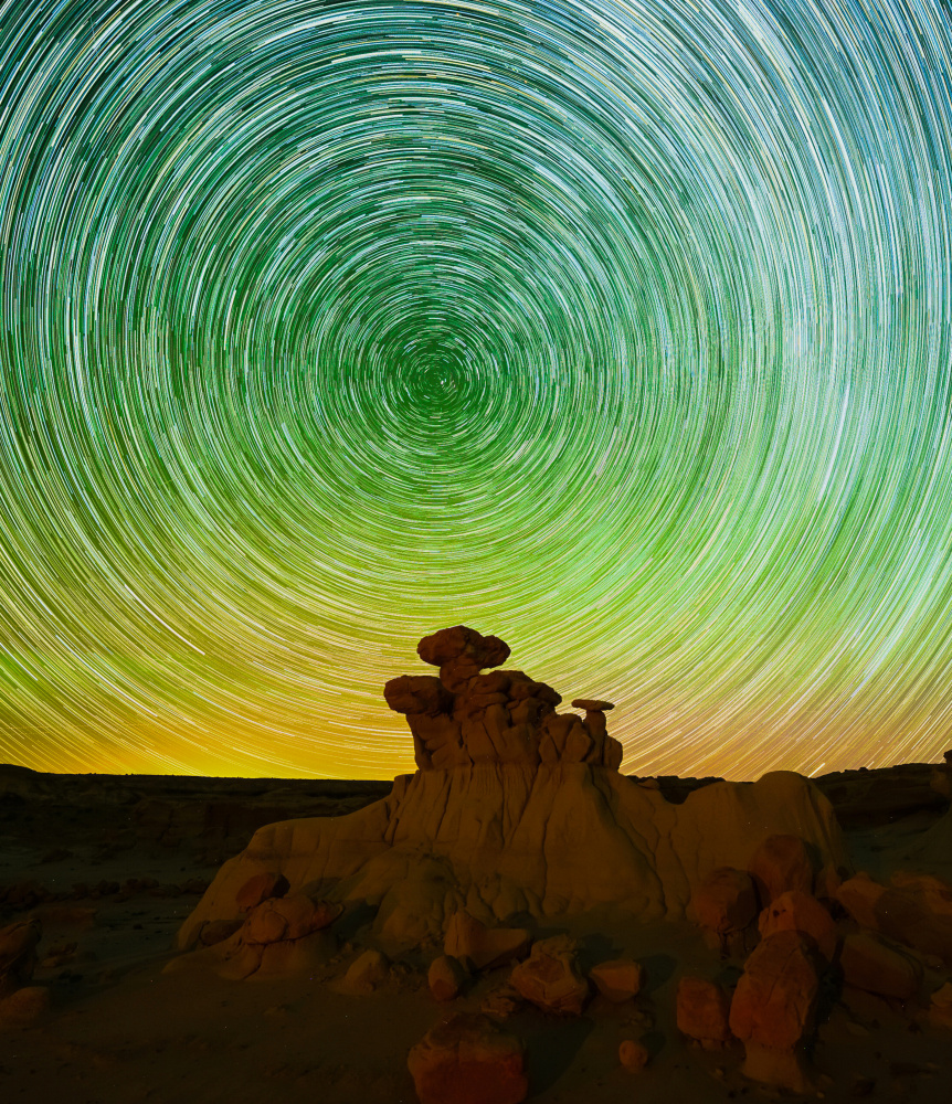 Star Trails with Green Airglow over Bisti Badlands von Mike He