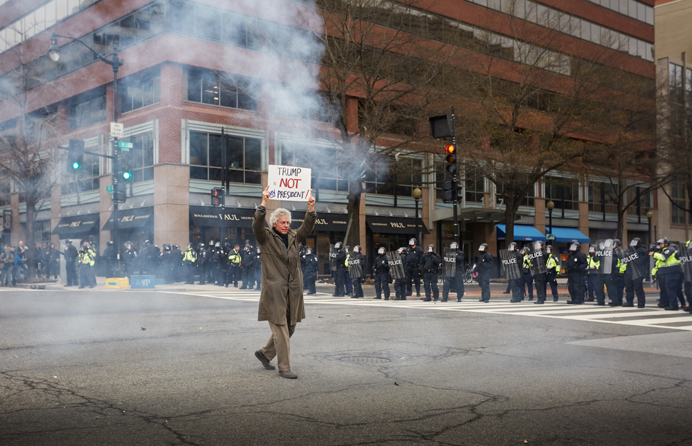 Protest/ Riot? von Miki Joven