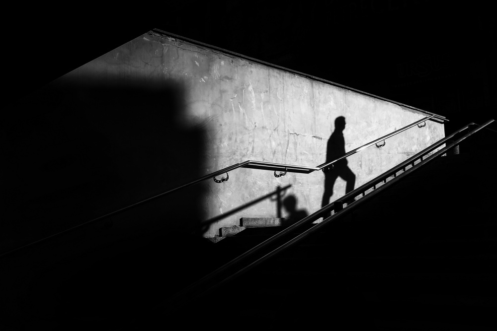 Puppet On A String von Mirela Momanu